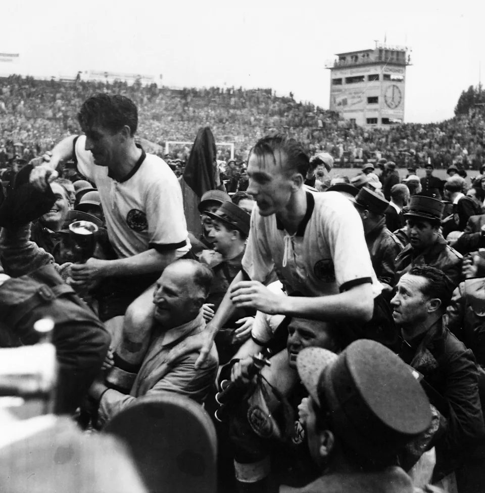 世界盃翻盤奇蹟：7 場逆轉勝，你還記得嗎？ 1954年 充滿爭議的「伯恩奇蹟」 德國隊史首冠。